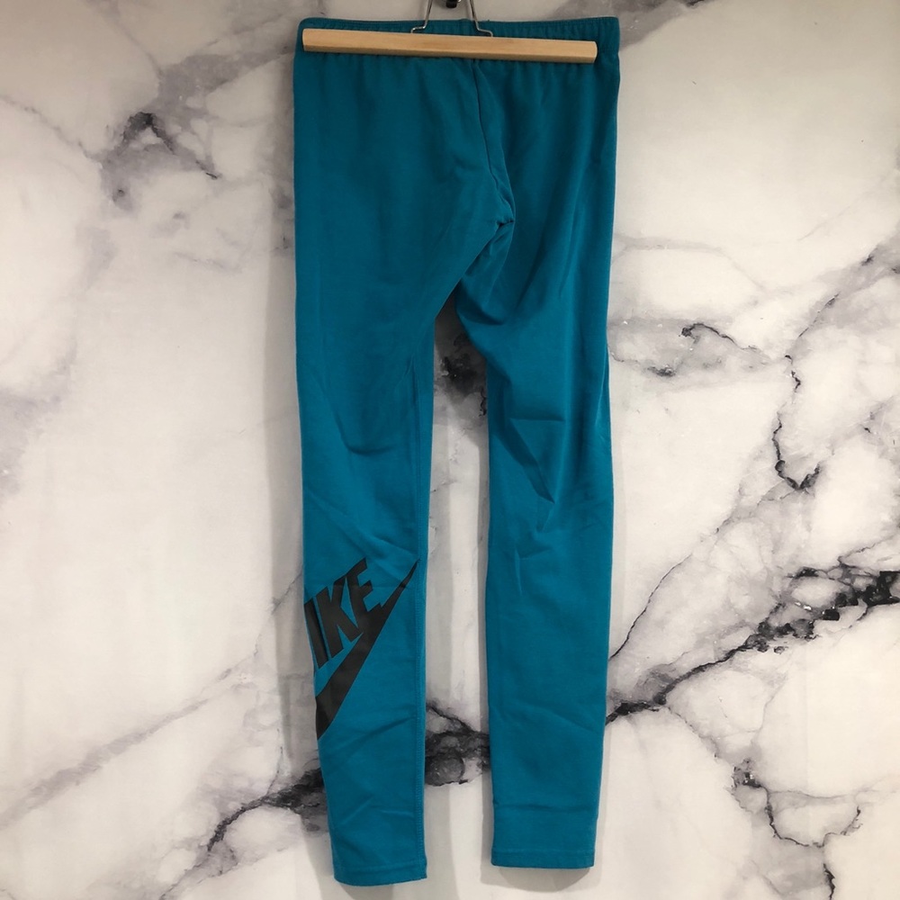 Nike Leg-A-See Sportswear Leggings